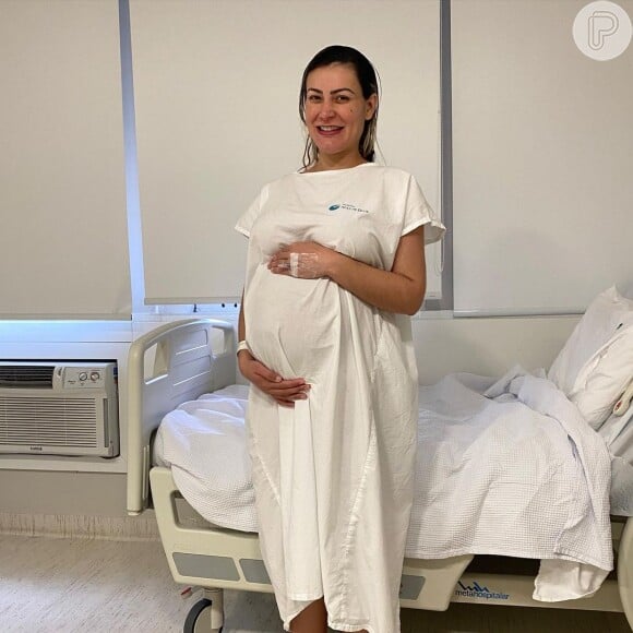 Andressa Urach deu à luz após passar mal e ser internada