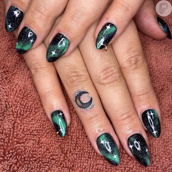 Aurora boral é inspiração para nail art exótica que está em alta no Pinterest