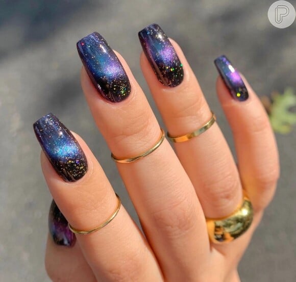Unhas galaxy são hit no Pinterest: a nail art é original e supercriativa