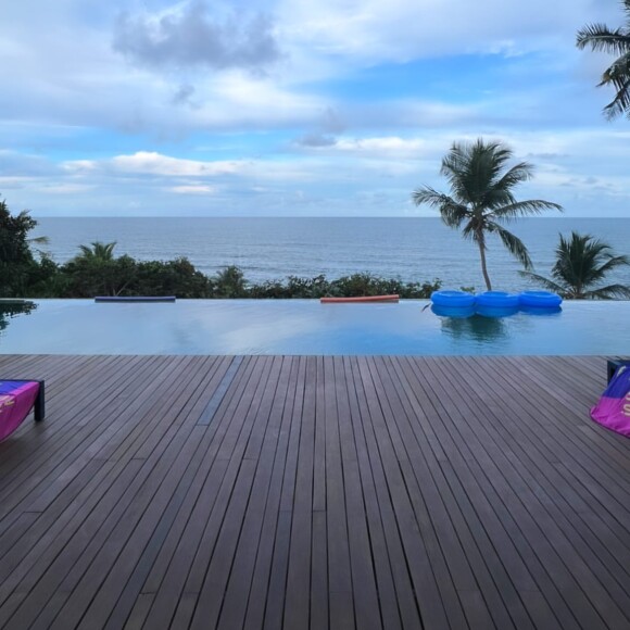 Bruna Marquezine marcou a empresa Absolut, com quem costuma traballhar, nos stories feitos na viagem à Bahia