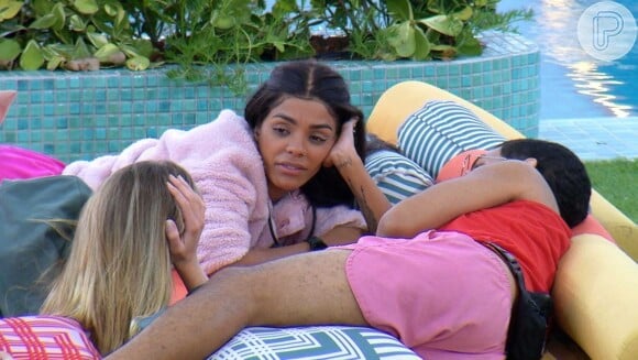 Brunna Gonçalves garantiu que não se incomoda com o sexo entre Natália e Eliezer no quarto do 'BBB 22'