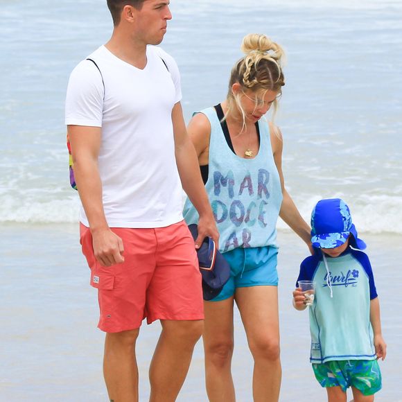 Crescimento do filho de Karina Bacchi chamou atenção nas fotos