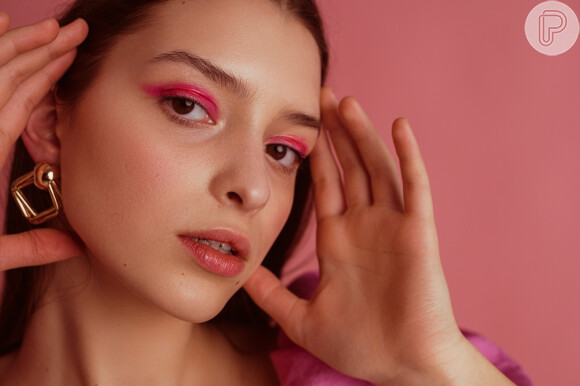 Sombras coloridas e cheias de vida são certeiras para o Carnaval