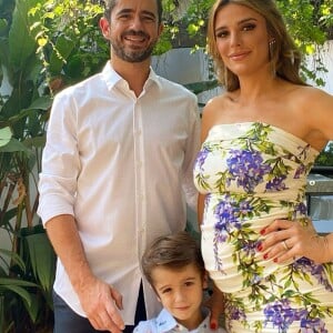 Rafa Brites e Felipe Andreoli já são pais de Rocco, de cinco anos
