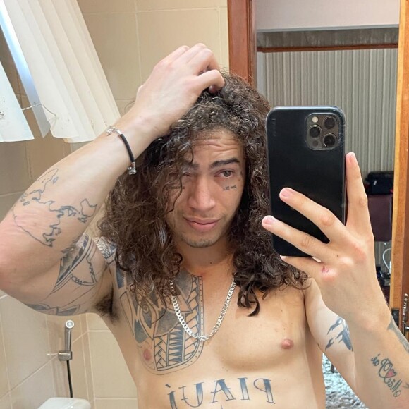 Whindersson Nunes fez a mudança de visual após pedir desculpas à família da ex por falas polêmicas de Valdenice Nunes, sua mãe