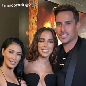 Anitta e Simaria posaram juntas com empresário Rodrigo Branco