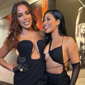 Anitta e Simaria posaram juntas em premiação nos EUA após desentendimentos