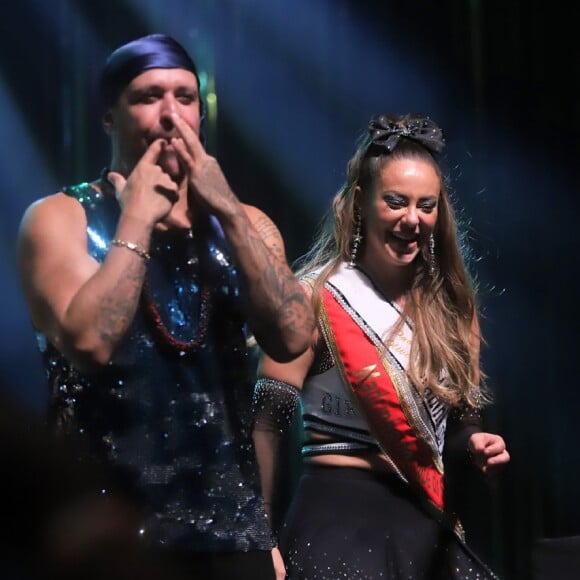 Paolla Oliveira e Diogo Nogueira arrancaram suspiros em mais uma aparição nos shows do sambista