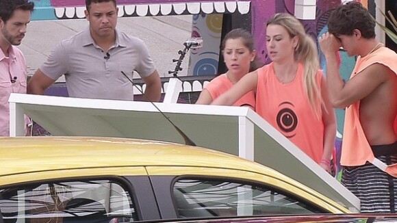 Ronaldo Fenômeno participa do 'BBB13' e Andressa ganha carro zero em prova