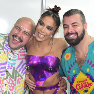 Tiago Abravanel posou com Anitta e com o marido, Fernando Poli, em show de carnaval em São Paulo