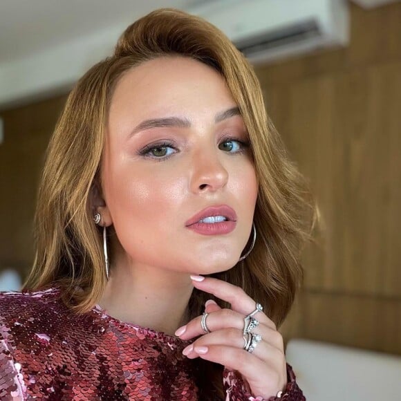 Larissa Manoela foi elogiada por sua estreia na Globo como Elisa da novela 'Além da Ilusão'