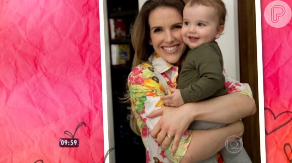 Mariana Ferrão mostra o filho, Miguel, de 1 ano, durante o programa 'Mais Você'