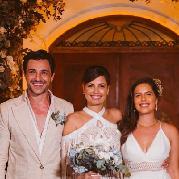 Emanuelle Araújo posa com a filha, Bruna, em seu casamento com Fernando Diniz
