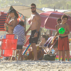 Em família, Juliana Paes curtiu dia na praia no Rio de Janeiro