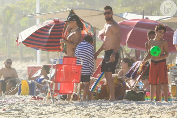 Em família, Juliana Paes curtiu dia na praia no Rio de Janeiro