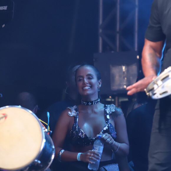Desde que assumiu o namoro, Carol Peixinho já foi vista em alguns shows com Thiaguinho