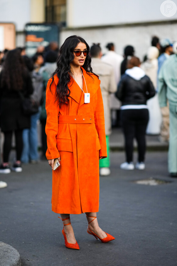 Look todo laranja é aposta para apaixonadas pela tendência dopamine dressing