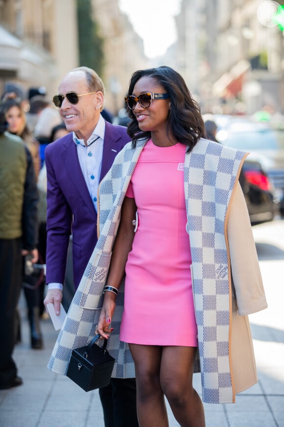 Vestido rosa é um elemento-chave para quem quer apostar no dopamine dressing