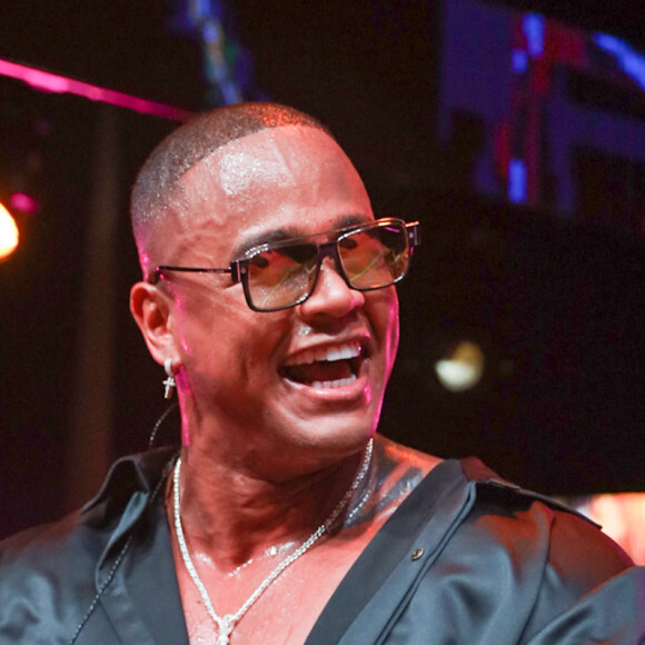 Léo Santana cantou na festa de lançamento da marca de roupas de Gkay