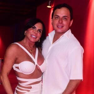 Gretchen e o marido, Esdras de Souza, marcaram presença na festa de lançamento da marca de roupas de Gkay