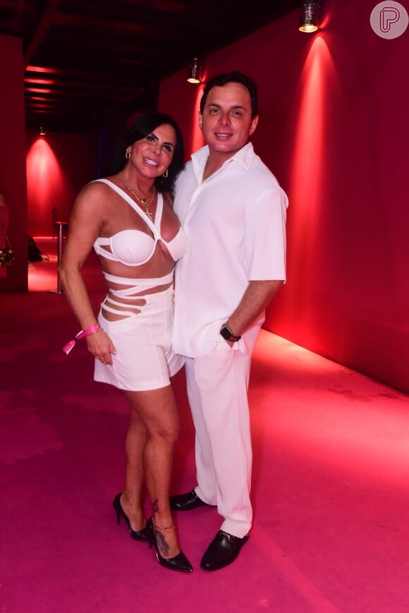 Gretchen e o marido, Esdras de Souza, marcaram presença na festa de lançamento da marca de roupas de Gkay