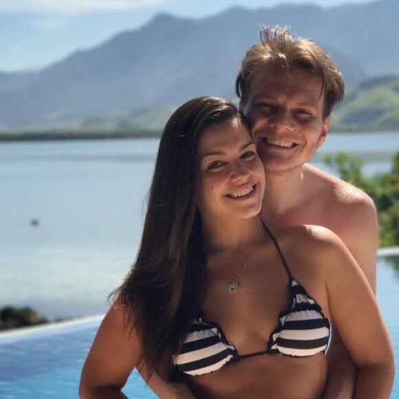 Michel Teló e Thais Fersoza: Os fãs, logo, deduziram que ele se referia ao bumbum da mulher. 'Ah, danado', brincou um admirador