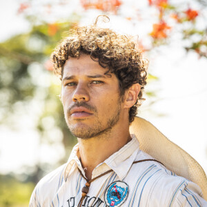 Tadeu (Marcos Palmeira) é filho de José Leôncio (Renato Góes/Marcos Palmeira) com Filó (Letícia Salles/Dira Paes) na novela 'Pantanal' e braço direito do pai
