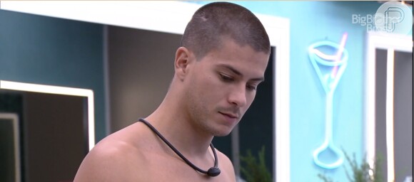 'BBB 22': Arthur Aguiar, apesar dos esforços de Gustavo, já voltou do paredão quatro vezes