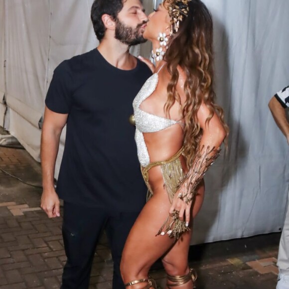 Carnaval 2022: Sabrina Sato, que é casada com Duda Nagle, dribla tempo para comparecer a camarote e aos desfiles