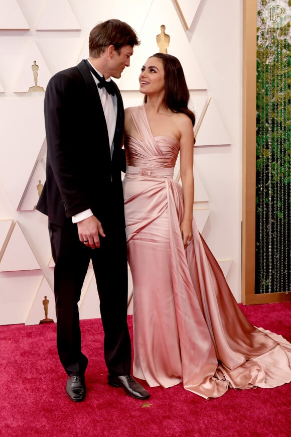 Mila Kunis e Ashton Kutcher estão casados há 7 anos: o casal de atores trocou olhar apaixonado no Oscar 2022