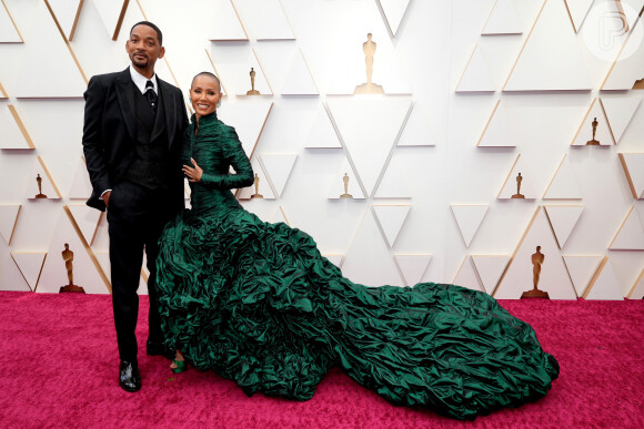 Will Smith e a mulher, Jada Smith, apostaram em produções elegantes para o Oscar 2022, no qual o ator venceu sua primeira estatueta.