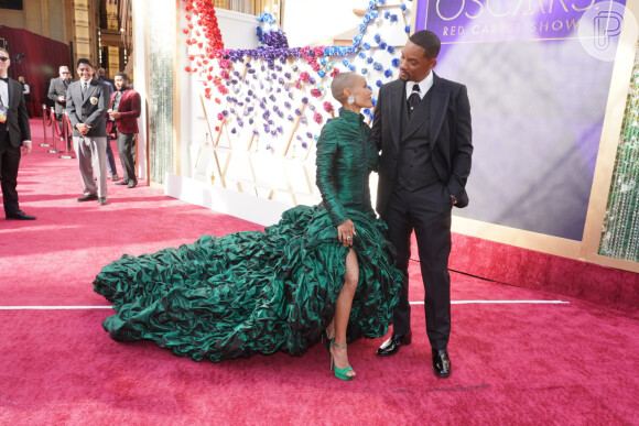 Will Smith troca olhares apaixonados com a mulher, Jada Smith, no Oscar