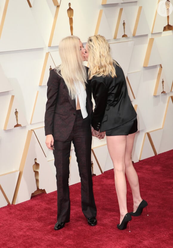 Kristen Stewart beijou a noiva, Dylan Meyer, no tapete vermelho do Oscar 2022