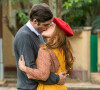 Isadora (Larissa Manoela) dá beijo em Davi/Rafael (Rafael Vitti) e faz uma declaração ao mágico na novela 'Além da Ilusão'