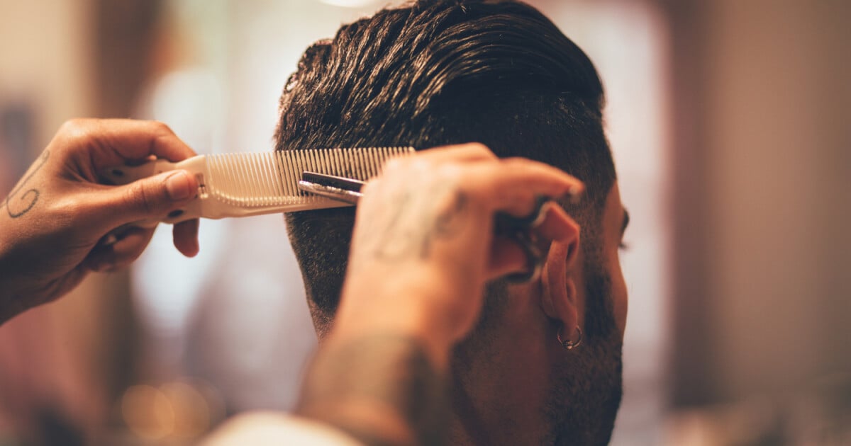 Cortes de cabelo Masculino para 2022: Principais Tendências: Risco no cabelo  #49 the best barber 