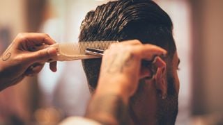 Cortes de cabelo masculino: barbeiro dos famosos revela penteados que são tendência em 2022