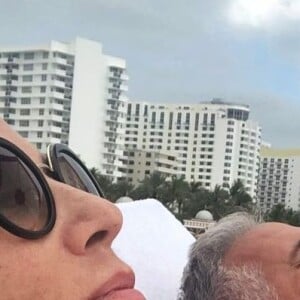 Gloria Pires está em Miami, nos EUA, com o marido, Orlando Morais