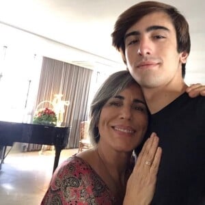 Gloria Pires com o filho caçula, Bento