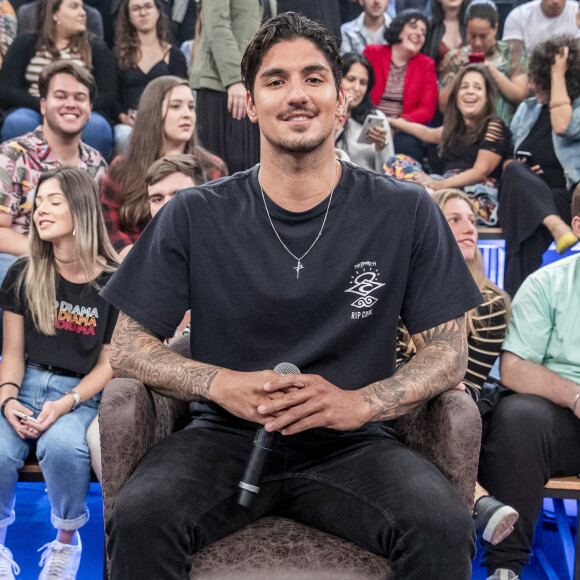 Internautas repararam que Gabriel Medina e Jade Picon poderiam estar dividindo o mesmo quarto de hotel