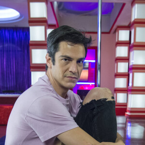 Guilherme (Mateus Solano) teme que Flávia (Valentina Herszage) morra após a dançarina passar mal na novela 'Quanto Mais Vida, Melhor!', no capítulo de sábado, 23 de abril de 2022