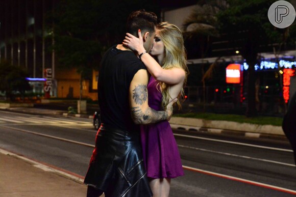 Lucas Lucco beija cinco mulheres em gravação de novo clipe, nesta quarta-feira, 10 de dezembro de 2014