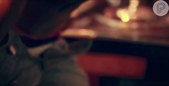 Anitta fica só de calcinha em certo momento do clipe de 'Ritmo Perfeito'