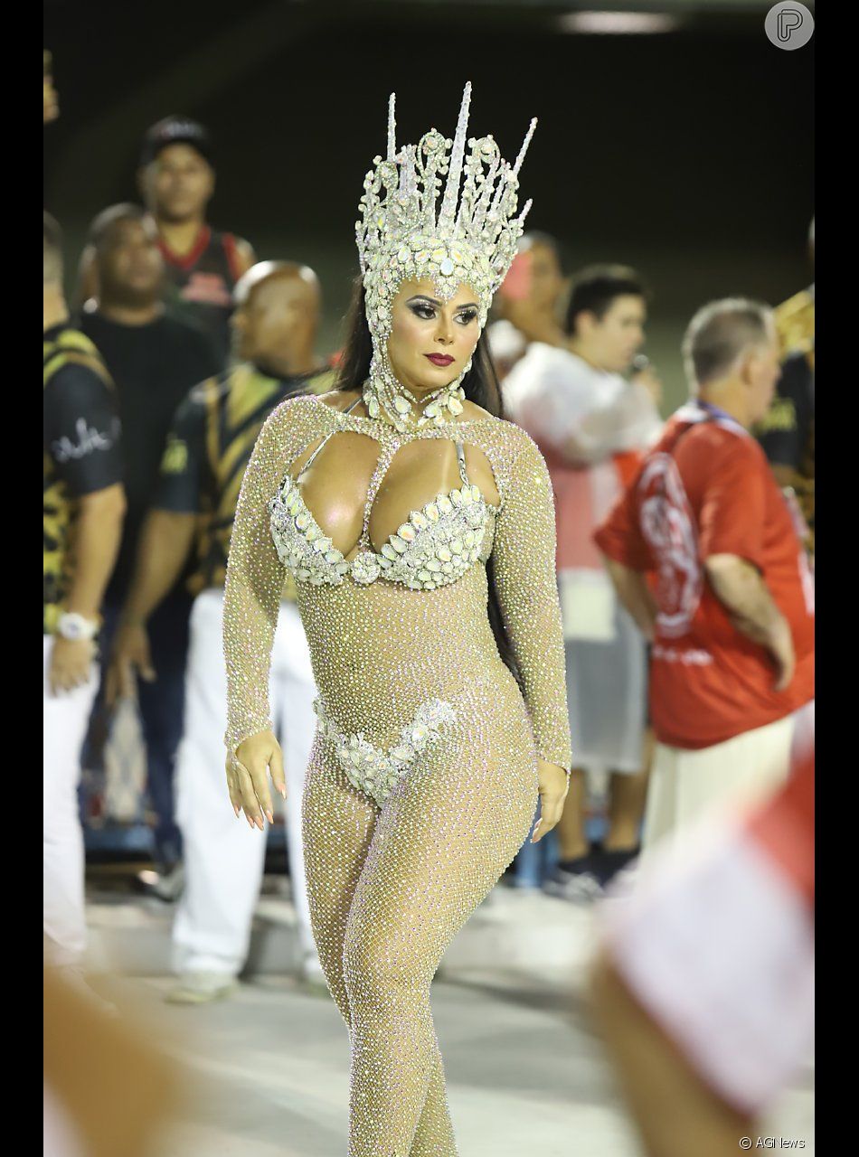 Viviane Araújo focará o desfile no gingado e elegância