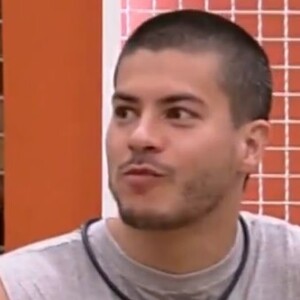 Arthur Aguiar virou meme após comer carboidratos no 'BBB 22'