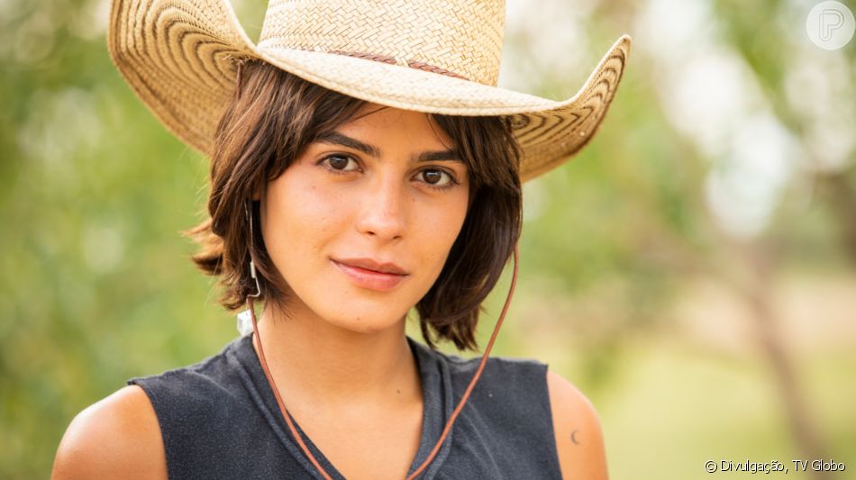 Na novela 'Pantanal', Guta (Julia Dalavia) revela ao pai que quase fez sexo com o meio-irmão Marcelo (Lucas Leto)
