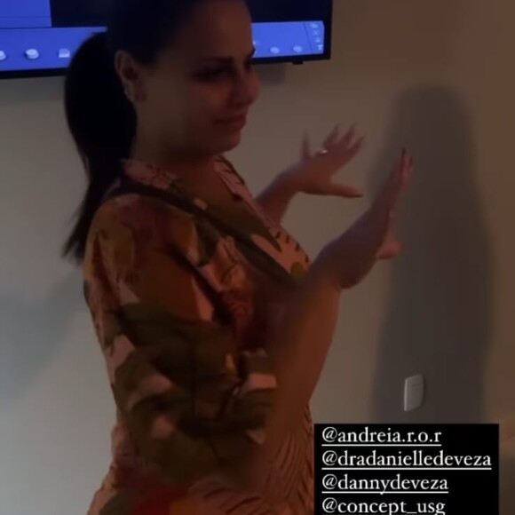 Viviane Araújo mostrou 'samba no pé' depois de ver que o bebê estava bem e saudável na barriga
