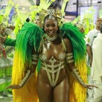 Iza valoriza curvas em fantasia de Carnaval e rouba a cena em desfile da Imperatriz. Detalhes do look!