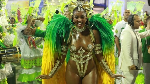 Iza valoriza curvas em fantasia de Carnaval e rouba a cena em desfile da Imperatriz. Detalhes do look!