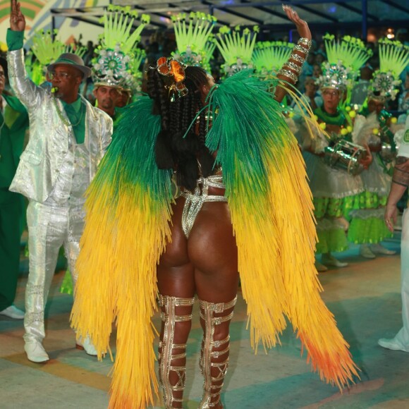 Público foi ao delírio com o corpo de Iza em desfile da Imperatriz Leopoldinense