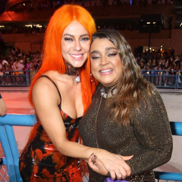 Carnaval de Paolla Oliveira: atriz tietou Preta Gil em camarote na 1ª noite dos desfiles do Grupo Especial em 22 de abril de 2022